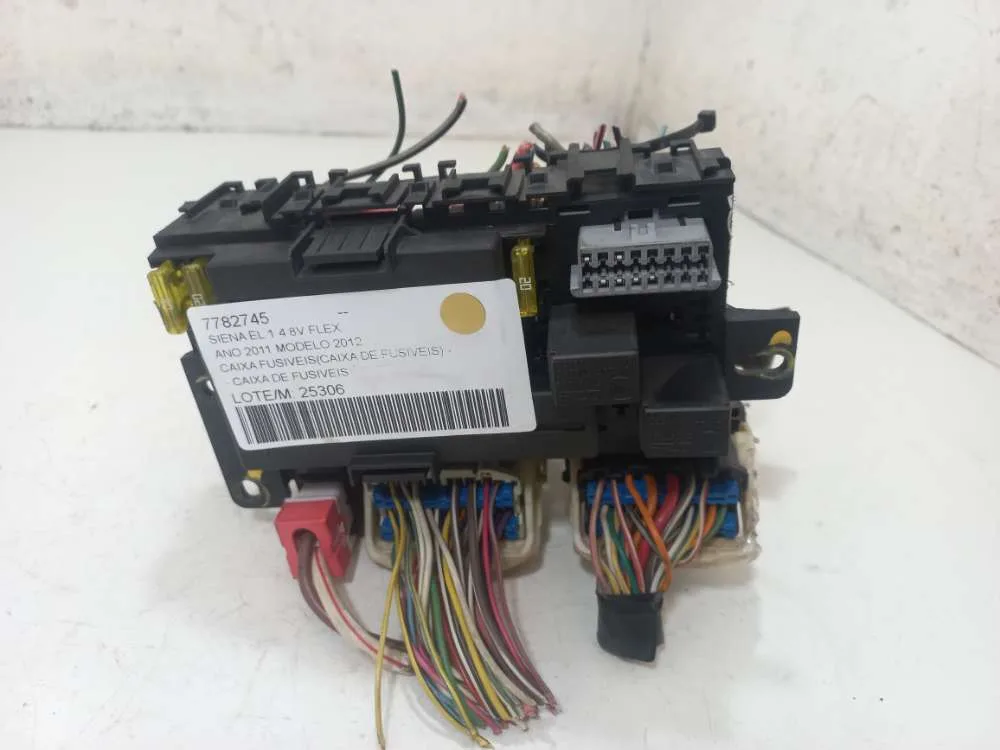 CAIXA DE FUSIVEIS FIAT SIENA 1.4 2012