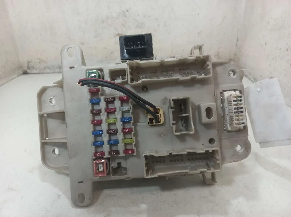 CAIXA DE FUSIVEIS TOYOTA RAV 2.0 2005