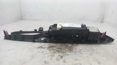 INTERRUPTOR VIDRO DIANT. ESQ TOYOTA YARIS 1.5 2022