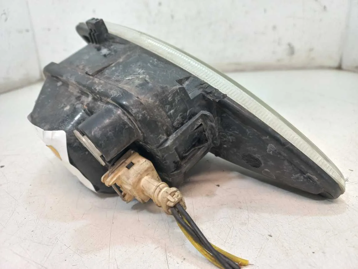 FAROL AUXILIAR ESQUERDO FORD FIESTA 1.0 2000