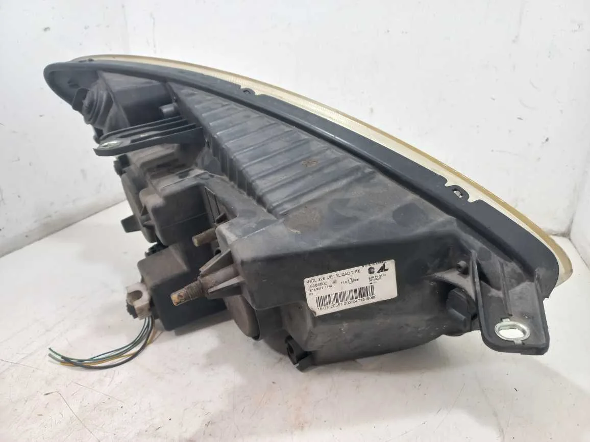 FAROL ESQUERDO FIAT GRAND SIENA 1.4 2013