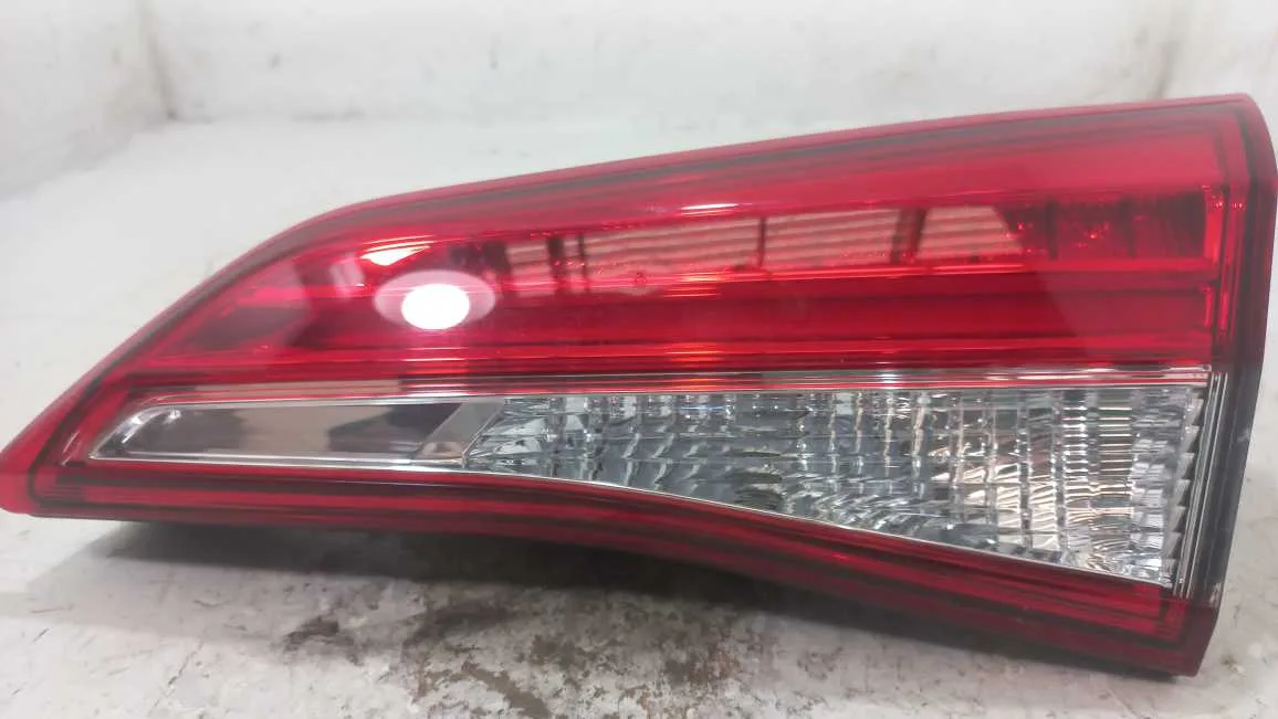 LANTERNA DA TAMPA DIREITA TOYOTA YARIS 1.5 2022