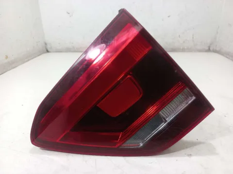 LANTERNA DA TAMPA DIREITA VOLKSWAGEN FOX 1.6 2020