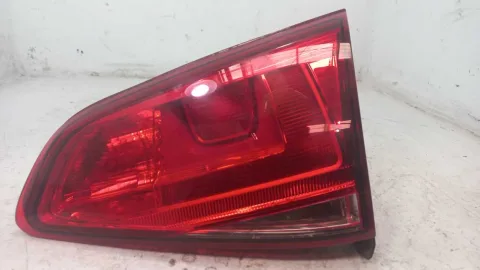 LANTERNA DA TAMPA DIREITA Volkswagen GOLF 1.4 2014