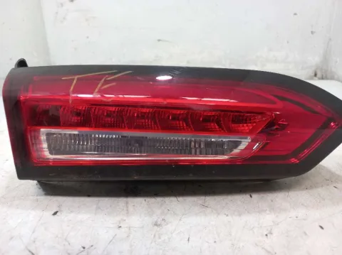 LANTERNA DA TAMPA ESQUERDA FIAT CRONOS 1.3L 2020