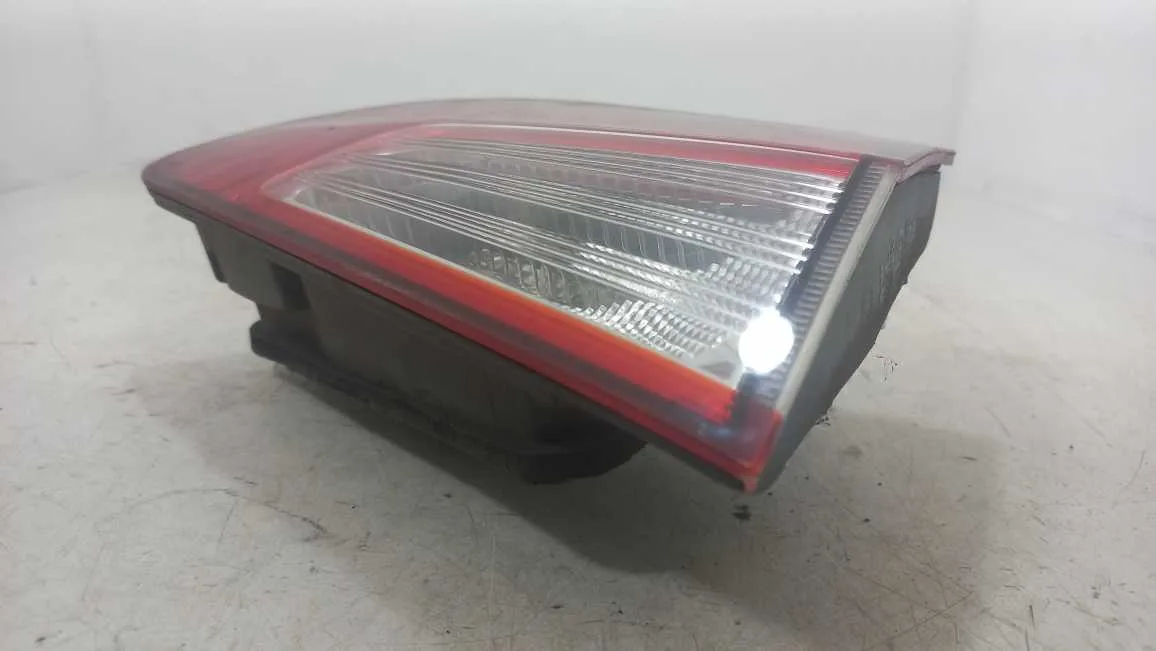 LANTERNA DA TAMPA ESQUERDA FIAT GRAND SIENA 1.4 2015