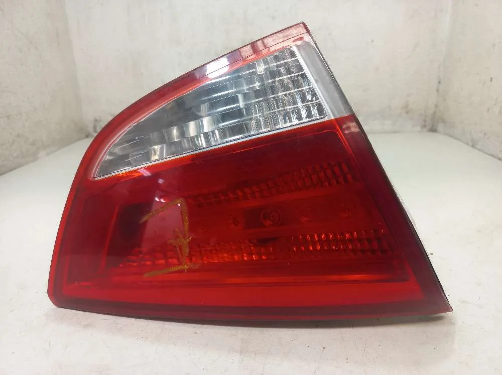 LANTERNA DA TAMPA ESQUERDA HYUNDAI IX35 2.0 2014
