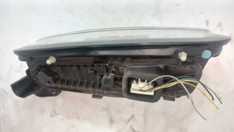 LANTERNA ESQUERDA FIAT UNO 1.4 2015