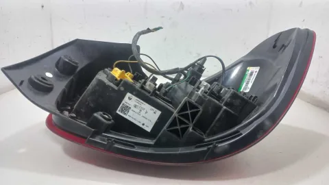 LANTERNA ESQUERDA RENAULT KWID 1.0 2023