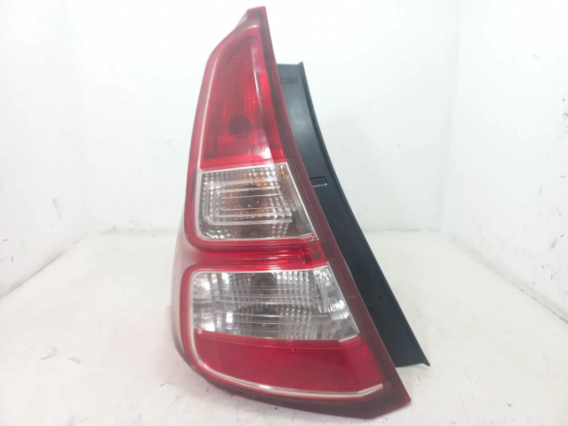 LANTERNA ESQUERDA RENAULT SANDERO 1.6 2013