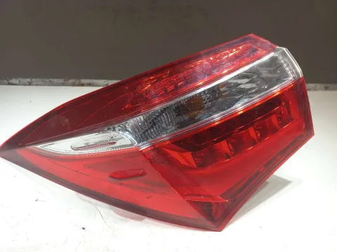 LANTERNA ESQUERDA TOYOTA COROLLA 2.0 2016
