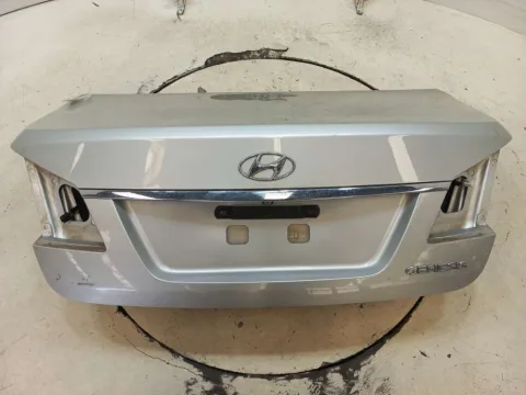 TAMPA TRASEIRA HYUNDAI GENESIS 3.8 2013