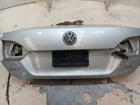 TAMPA TRASEIRA VOLKSWAGEN JETTA 2.0 2012