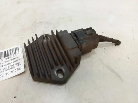 REGULADOR DE VOLTAGEM - MOTOCICLETA HONDA TWISTER 250 2002